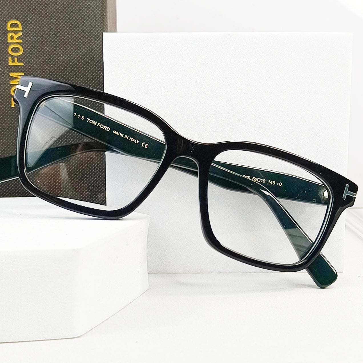 TOMFORD TF5715